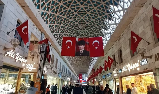 Bursa kapalı Çarşı Cumhuriyet coşkusuna hazır