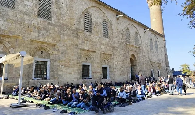Bursalılar Ulucami'ye akın etti