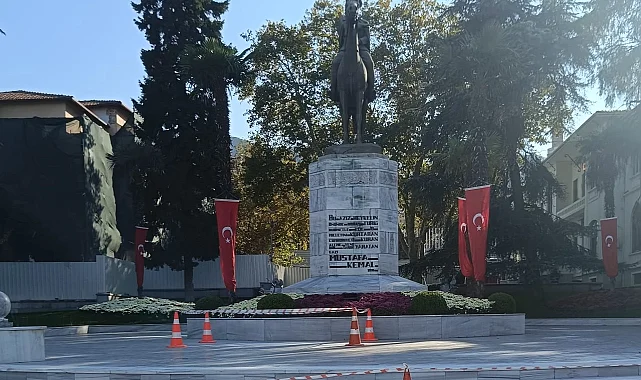 Büyükşehir'den Atatürk Anıtı'na bakım