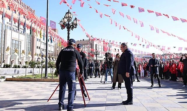 Cumhuriyet Bayramı kutlamaları Keçiören'de çelenk sunma ile başladı