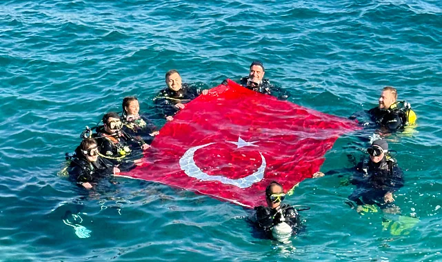 Cumhuriyet'in 101. Yılını Saros'da bayrak açarak kutladılar