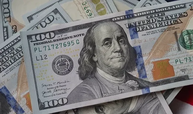 Dolar hafta sonuna girerken Euro karşısında değer kazandı
