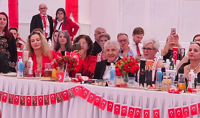 Hollanda da 9. Altın Lale'de Cumhuriyetin 101. yıl coşkusu