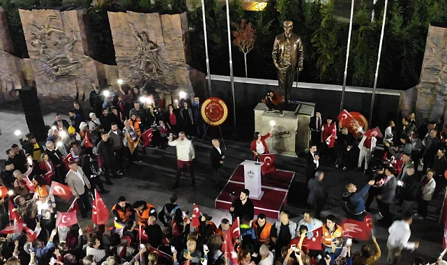 Karabağlarda coşkulu Cumhuriyet korteji