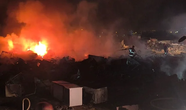 Kızıltepe'de hurdalık alanda çıkan yangın söndürüldü