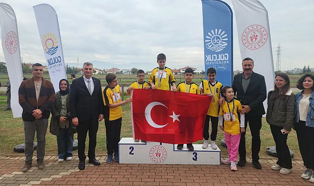 Kocaeli Gölcük'te Cumhuriyet coşkusu sporla birleşti