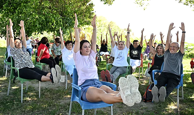 Muratpaşa'dan yaşlılar için yoga etkinliği