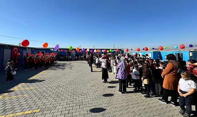 Umut Konteyner Kent İlk ve Ortaokulu'nda 29 Ekim Cumhuriyet Bayramı kutlandı 