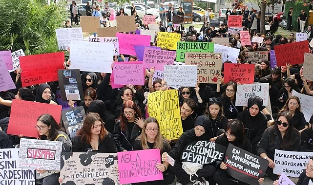 Üsküdar Üniversitesi "Şiddete Karşı" yürüdü!