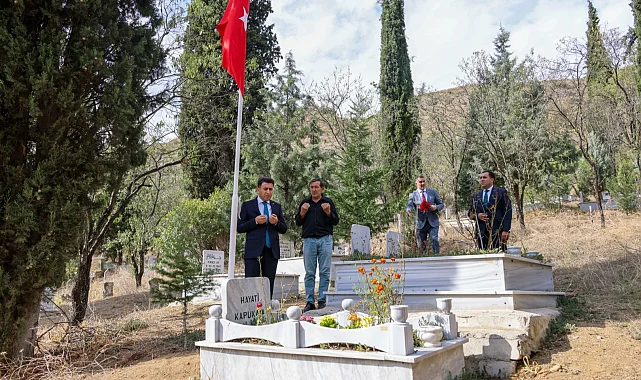 Vali Aygöl Şehit öğretmen Hayati Kapukaya'yı mezarı başında dualarla andı