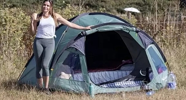 Yılın Modeli Seçilmişti: Artık Çadırda Yaşıyor!