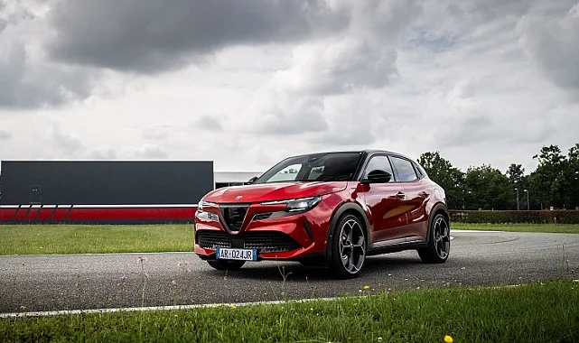 Alfa Romeo'dan yeni bağlantılı araç teknolojisi "Link"