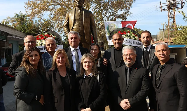 İzmir Güzelbahçe'ye Atatürk'ün yeni heykeli dikildi
