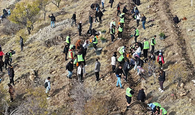 Konya'da üniversiteli gençler 'geleceğe nefes' oldular
