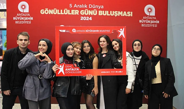 Antalya Büyükşehir Gönüllüler Günü'nü gençlerle kutladı