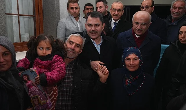Bakan Kurum, Malatya Akçadağ'da konutları teslim edilen aileye konuk oldu