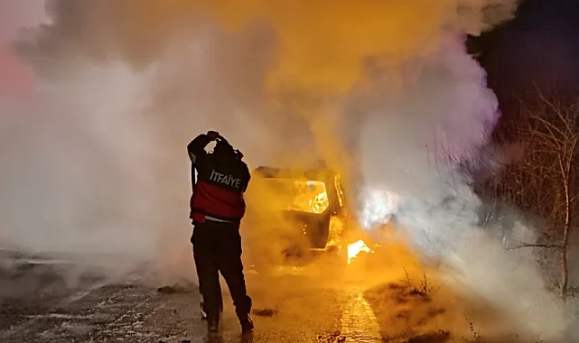 Bilecik'te alev alan araçtan hurda yığını kaldı