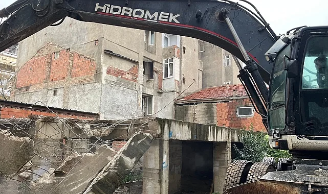 Bursa Gemlik'te metruk temizlik