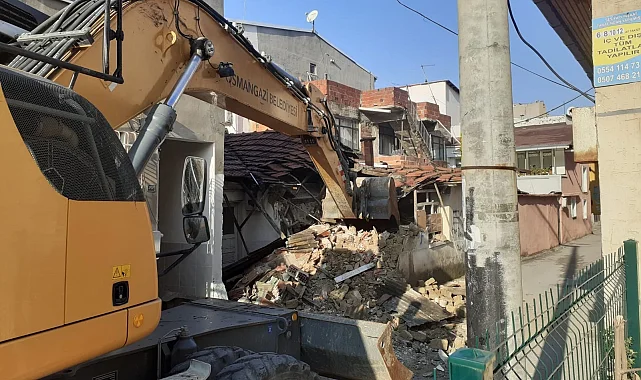 Bursa Osmangazi'de metruk binalar yıkılıyor