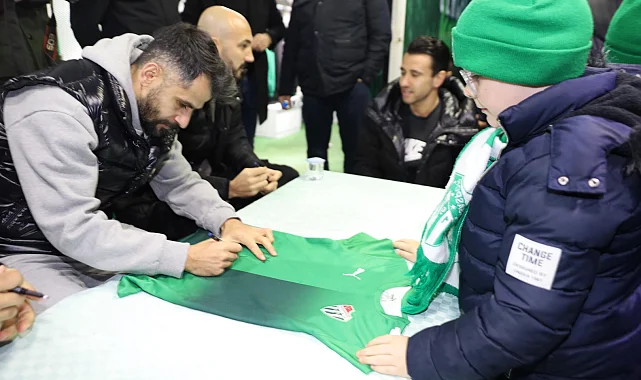 Bursaspor, 'Yeni Yıl Meydanı'nda taraftarla buluştu