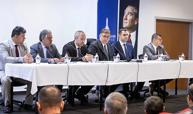 İzmir'de Başkan Tugay Aliağalı muhtarlarla buluştu