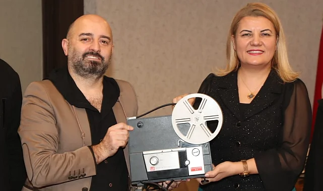 İzmit'te Oyuncak Müzesi'ne nostaljik film makinası bağışı
