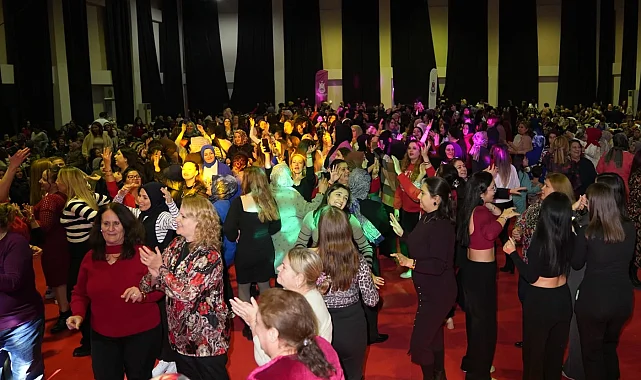 Manisalı kadınlar 'Yeni yıl matinesi'nde buluştu