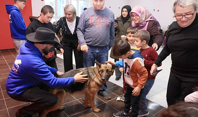 Trakya Üniversitesi'nde eğitimli köpeklerle sıcak buluşma