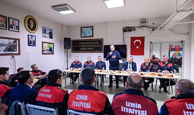 Başkan Tugay 2025'i nöbetteki itfaiyecilerle karşıladı