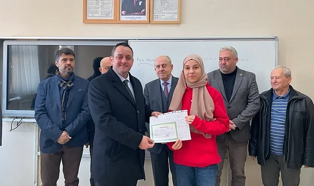 Edirne Keşan'da öğrencilerin karne heyecanını protokol paylaştı