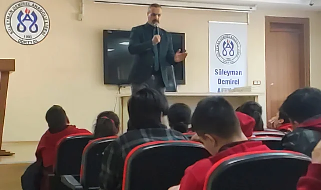 Hatay Dörtyol'da 'Başarıda Arkadaş Seçimi' konferansları