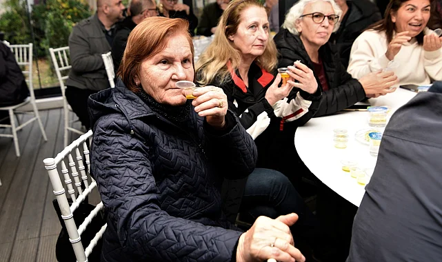 İzmir Bornova'da zeytinyağı tadımına büyük ilgi