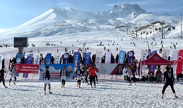 Kayseri Erciyes'te Kar Ragbi heyecanı başladı