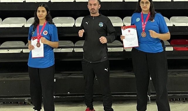 Kick boksçulardan Çayırova'ya 2 madalya birden