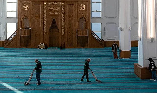 Ankara'da camiler kandil öncesi temizlendi