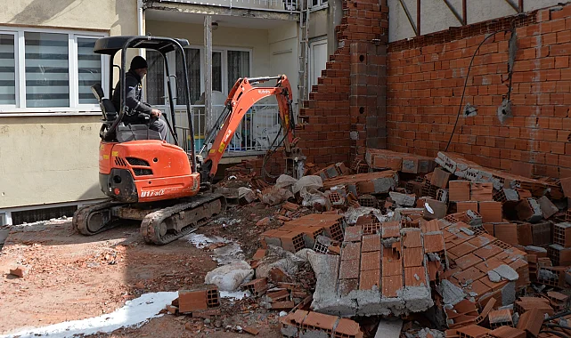 Bursa Osmangazi'de inşaat aşamasındaki kaçak katlar yıkıldı