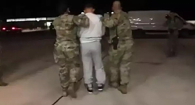 Haklarında Yakalama Kararı Çıkartılan Göçmenler Zincirlere Bağlandı