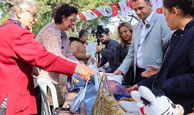 İzmir'de 14 Şubat'a özel "Hediyelik Eşya Günleri" başladı