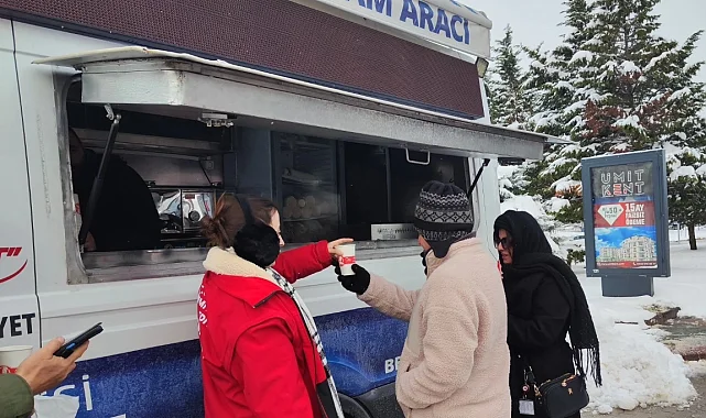 İzmit'te Askeri Öğrenci sınavına giren gençlere ve ailelerine sıcak destek