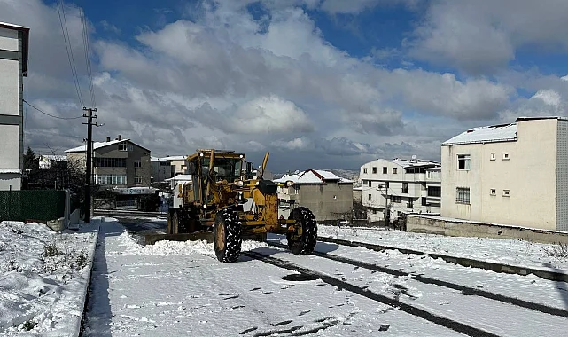 Kocaeli Çayırova'da ekipler kar teyakkuzunda