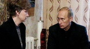 Putin sacrificed submariners to protect his secrets, says Bill Clinton