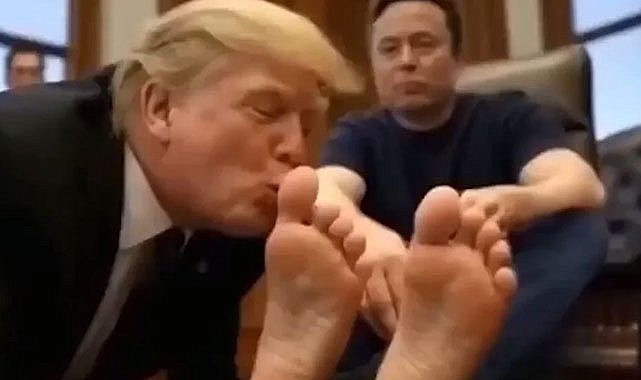 Trump ve Musk'ın ayaklarıyla şaşırtan skandal video: Bakanlık ekranlarında yayınlandı