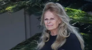60s screen icon who starred with Jane Fonda looks sensational at 80