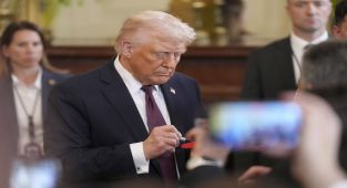 ‘A shocking breach’: Trump officials leak Yemen attack plans in Signal chat
