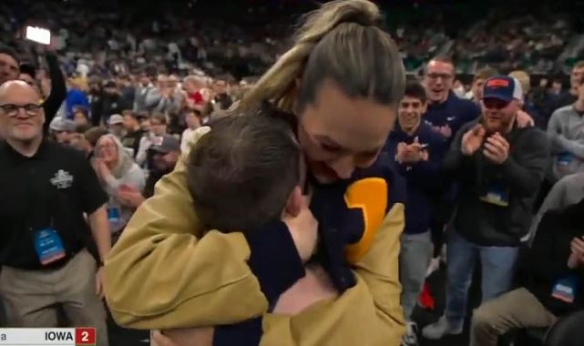 'Short king' wrestler goes viral for celebrating with 6-ft girlfriend