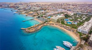 'Six dead after tourist submarine sinks off Egypt'