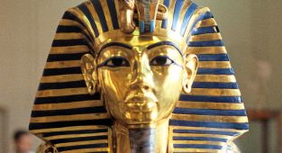Archaeologists uncover 3,000-year-old SECRET in Tutankhamun's tomb