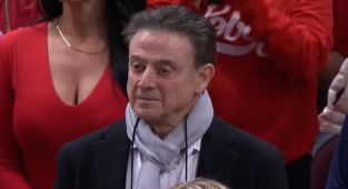 Busty March Madness fan gets $200k offer from porn site