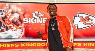 Chiefs star's mom hits out at Kansas City fans slamming him
