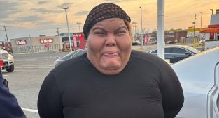 Deported Dominican drug dealer WEEPS as she's arrested by ICE again
